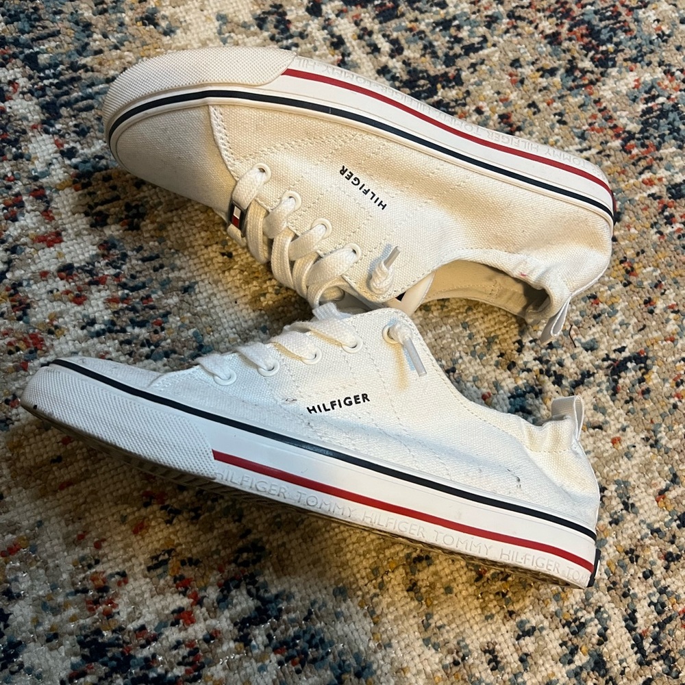 Women’s Tommy Hilfiger slip on style shoe - Picture 9 of 10